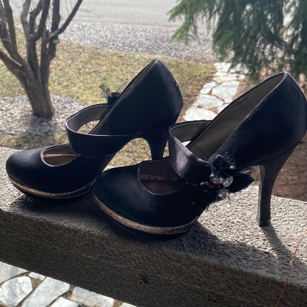 Black high heels size 7